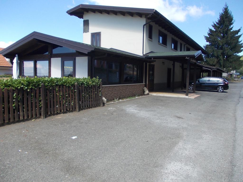 Agrihotel Papaya San Pietro Apostolo Exterior photo