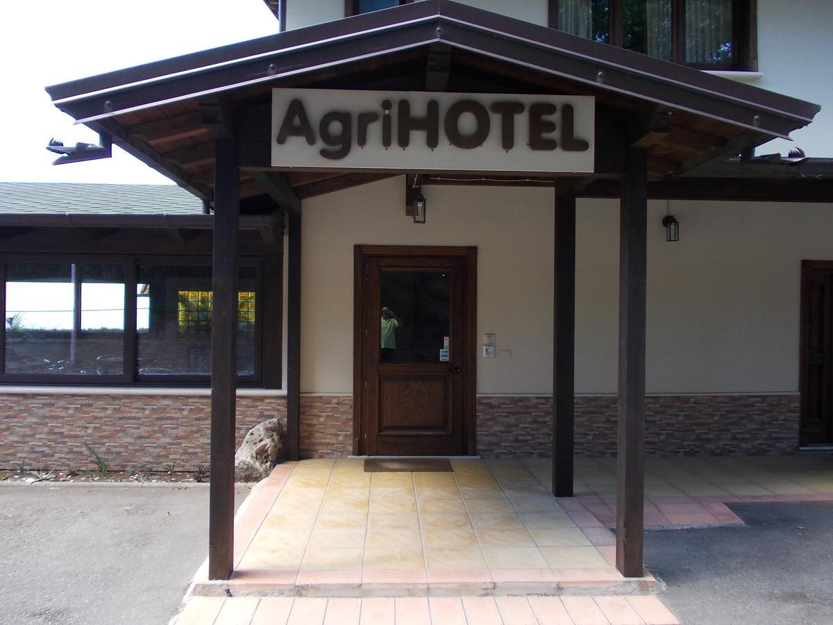 Agrihotel Papaya San Pietro Apostolo Exterior photo